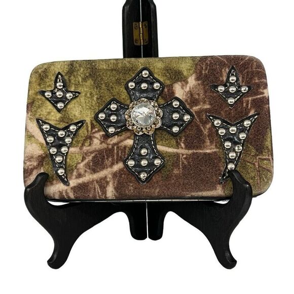 Realtree Camo Bling Wallet 7.5”X 4.5” Multicolor Studded Western Cross Billfold - Picture 1 of 10